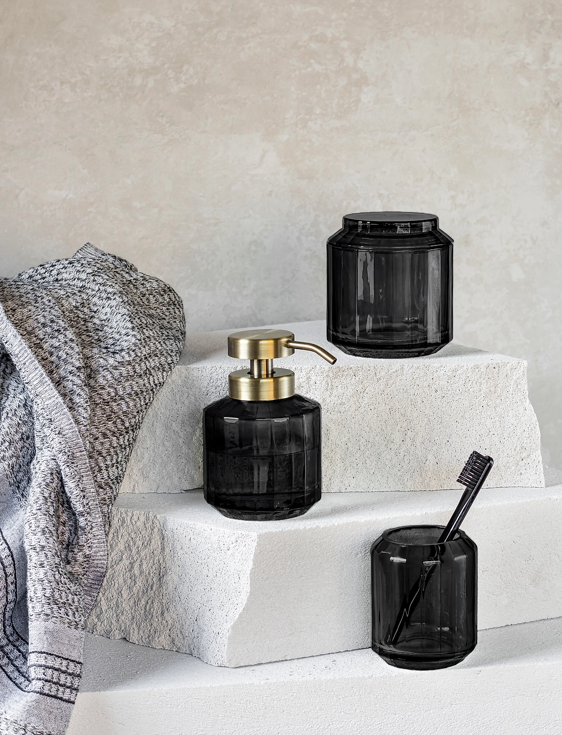 Mette Ditmer - VISION tooth brush holder - tannburstastandar - black - 2