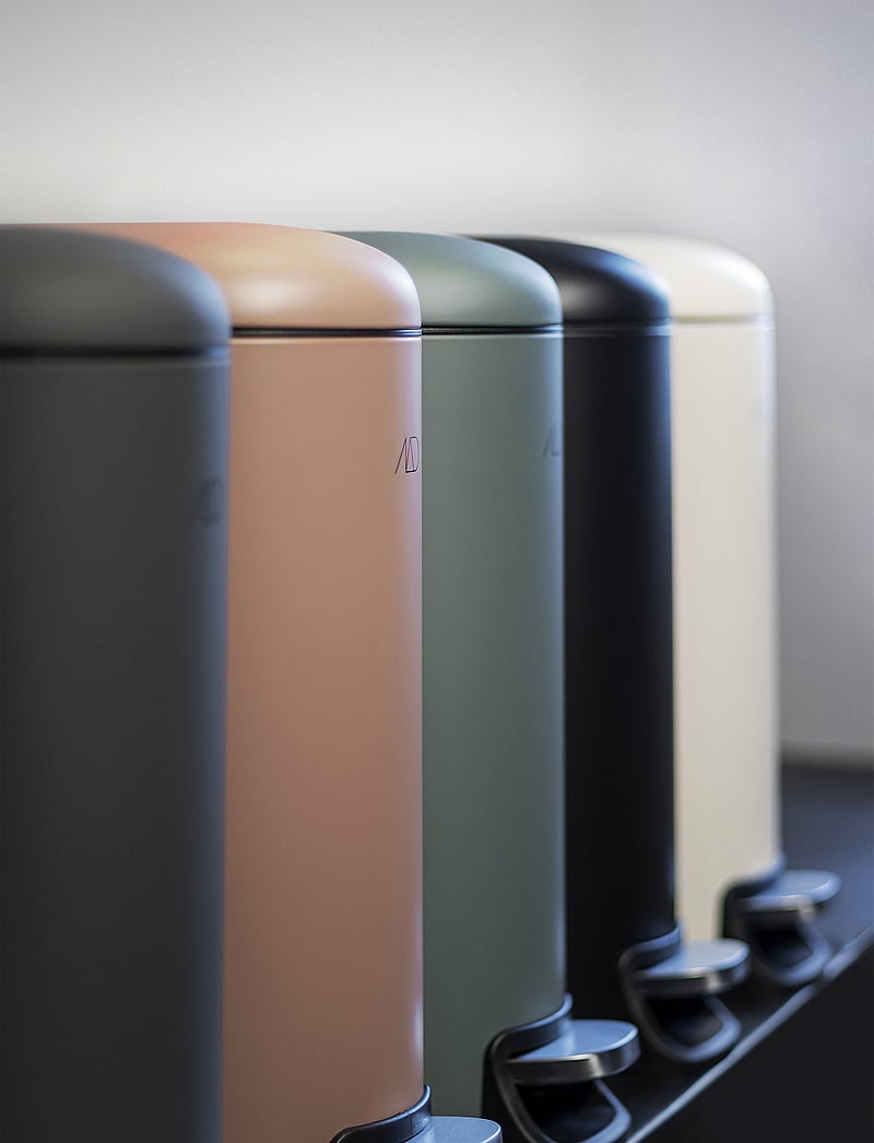 Mette Ditmer - WALTHER pedal bin - papierkörbe - off white - 2