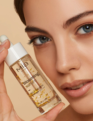 Mia Makeup - Mia Pro skin - BLOOMING SERUM | Gold infusion - serum - gold - 1