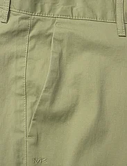 Michael Kors - STRETCH COTTON SHORT - chino shorts - neon lime - 2
