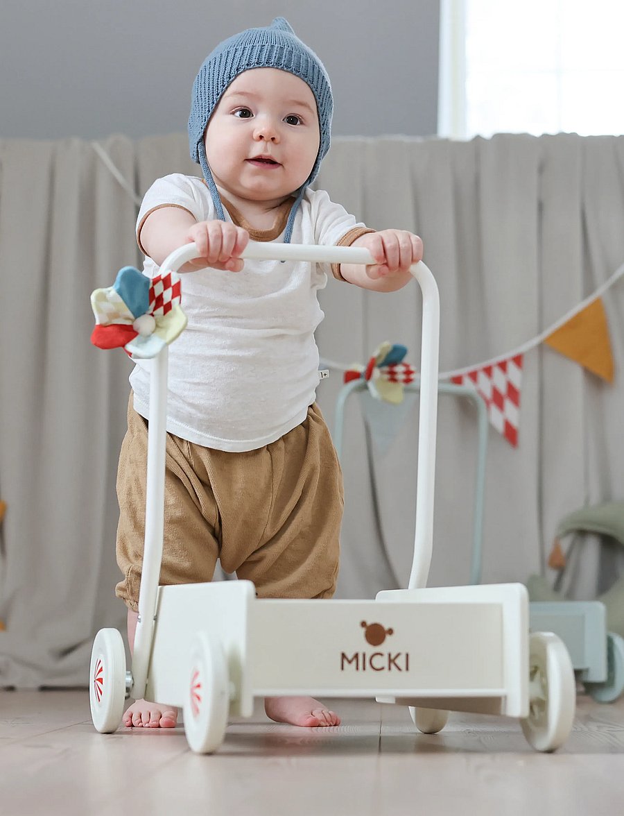 Micki Leksaker - LÄRA GÅ VAGN CREAM WHITE - gåstolar - multi - 0
