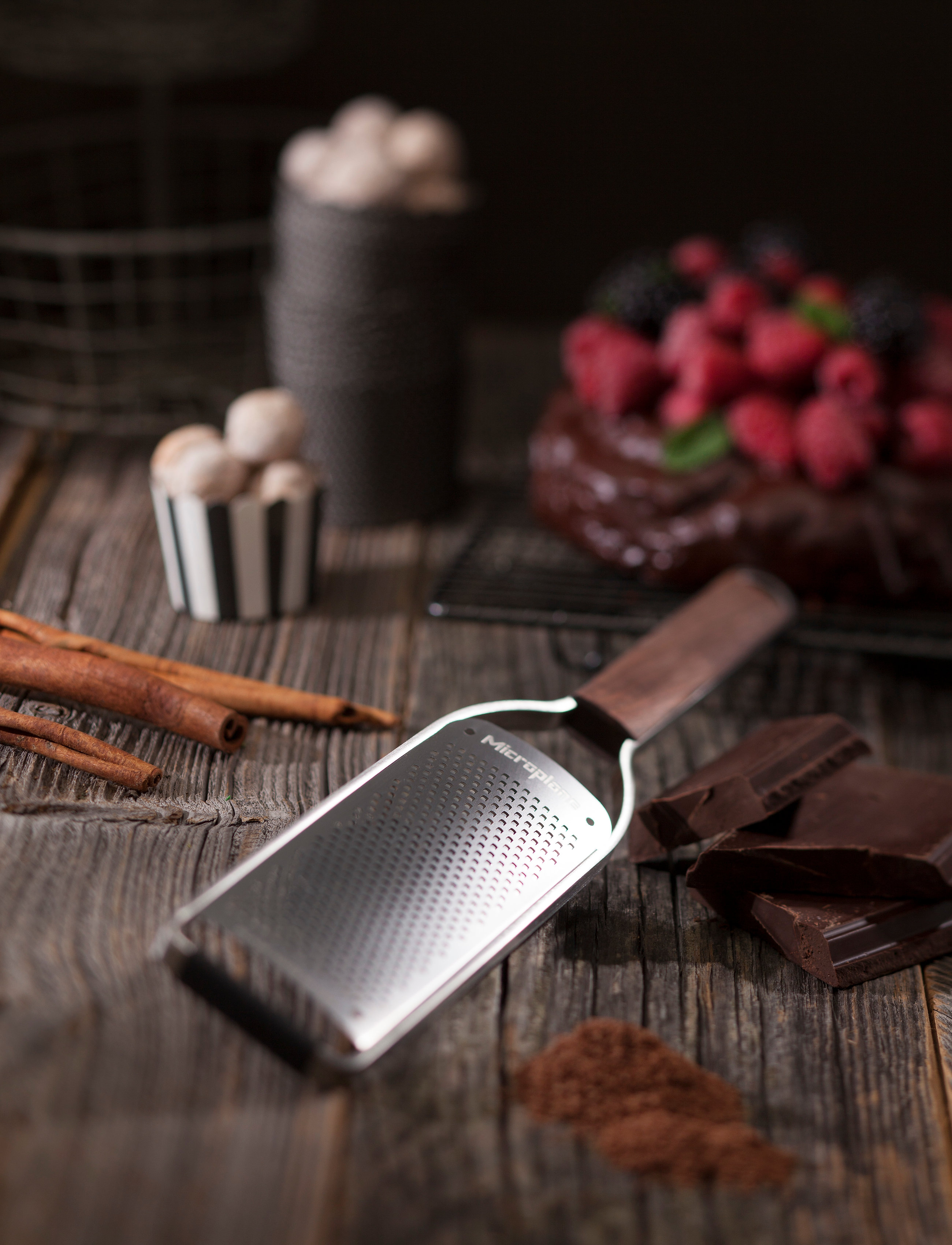 Microplane - Master Series Fine Grater with Walnut Handle - brown - 2