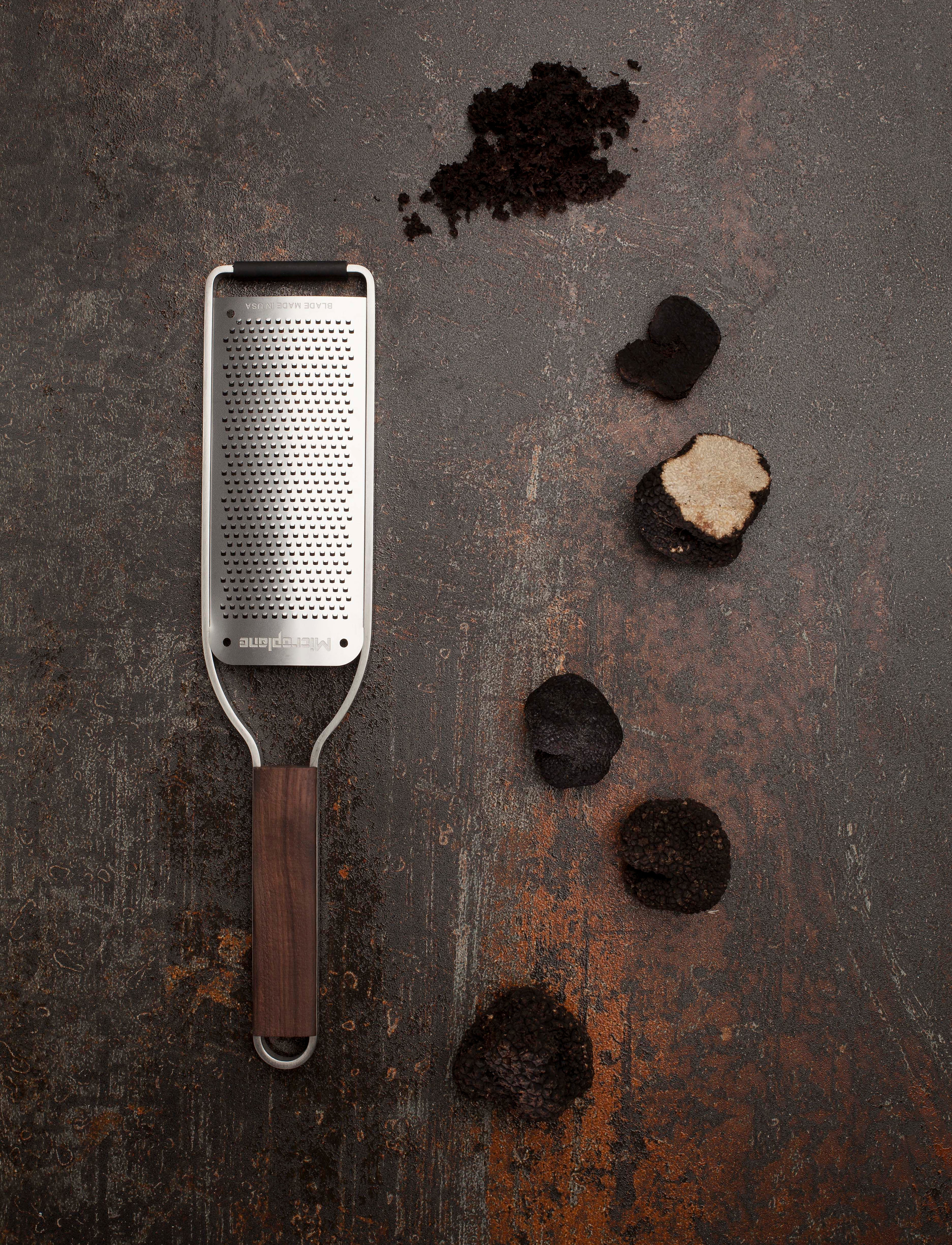 Microplane - Master Series Fine Grater with Walnut Handle - brown - 3