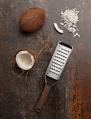 Microplane - Master Series Extra Coarse Grater with Walnut Handle - rivjärn - brown - 1