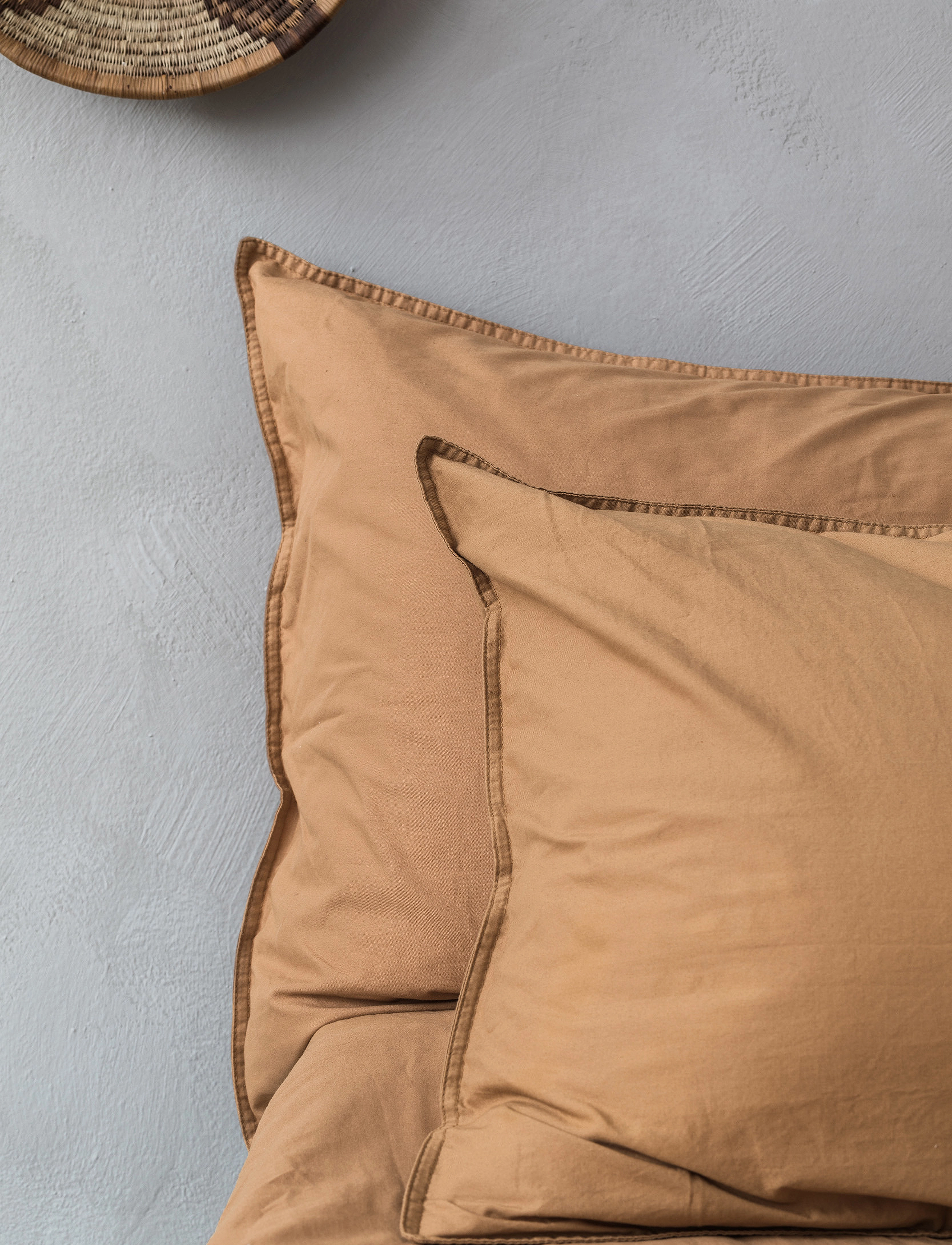 Midnatt - Pillow cover 2-pack Dromedary - tyynyliinat - camel brown - 2