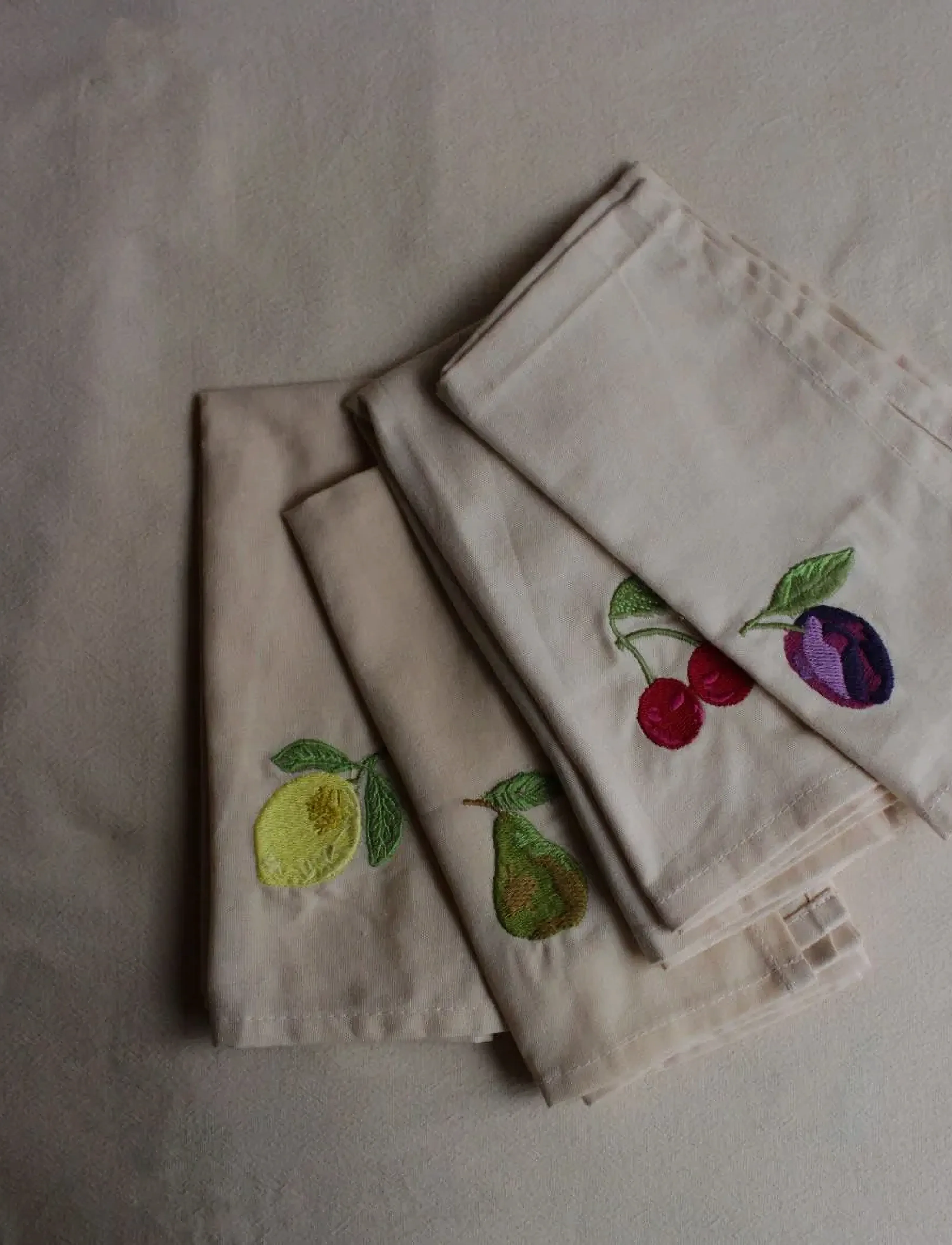 Midnatt Napkins 4-Pack Tutti Frutti,,,Creme Gr.40X40CM