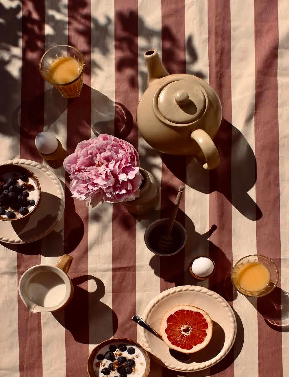 Midnatt - Tablecloth Irene - laudlinad - terracotta and light yellow - 1