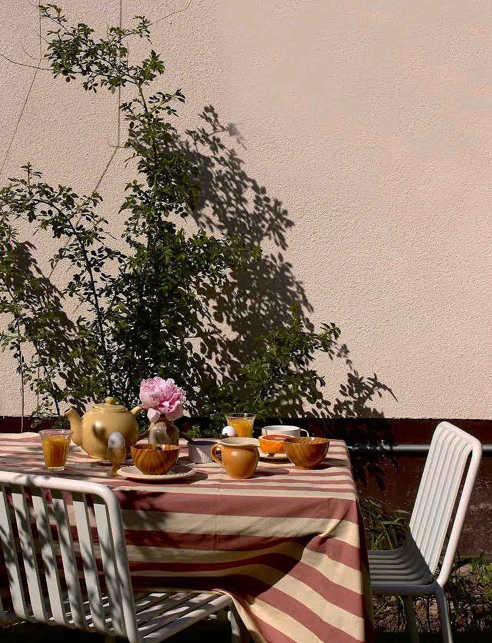 Midnatt - Tablecloth Irene - laudlinad - terracotta and light yellow - 2