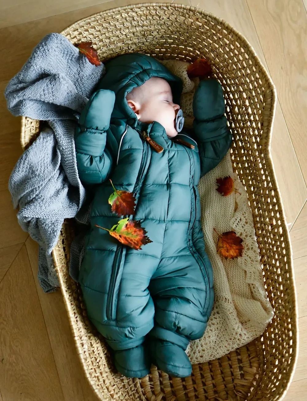 mikk-line - Puff Baby Suit w Acc Rec. - vinteroveraller - balsam green - 0