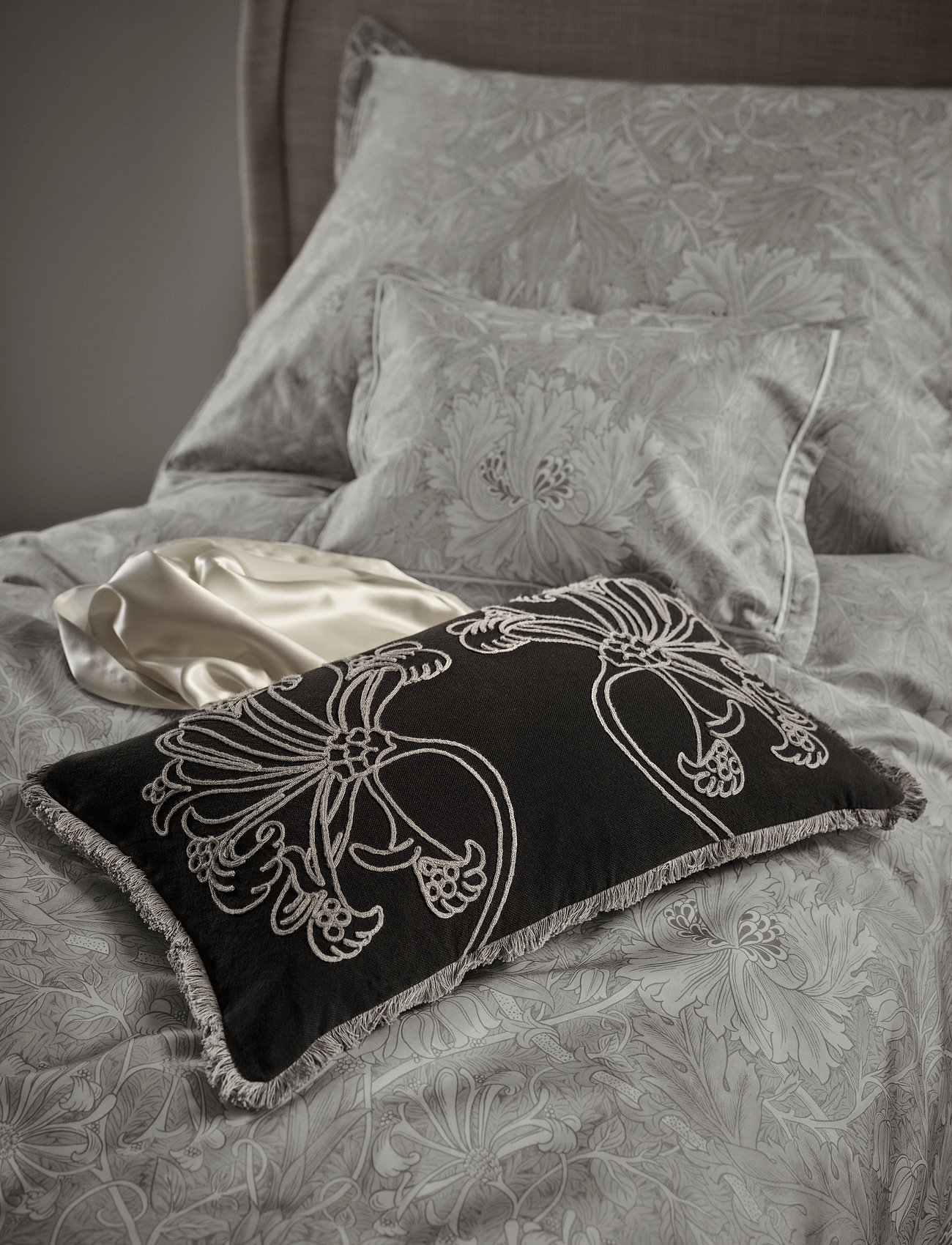 Mille Notti - Honeysuckle & Tulip Pillowcase - dark grey - 1