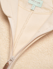 Mini A Ture - Adel teddyfleece jumpsuit. GRS - fleecedresser - sand dollar - 2