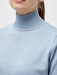 Minus - Lima Rullekrave Strik - džemperi ar augstu apkakli - dusty blue melange - 2