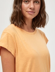 Minus - Leti T-shirt - lägsta priserna - apricot tan - 4