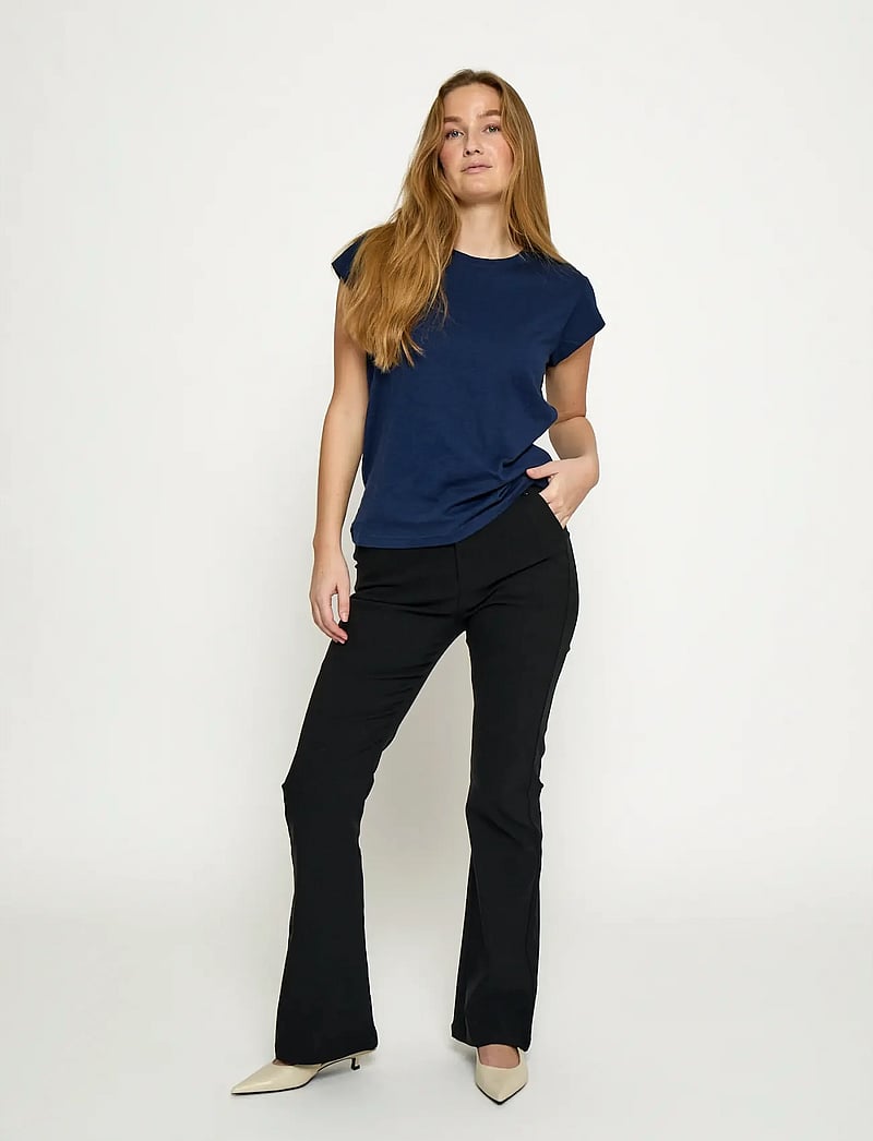 Minus - Leti T-shirt - t-shirts - black iris - 4