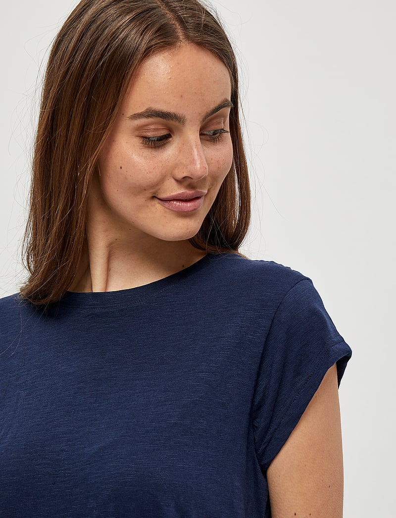 Minus - Leti T-shirt - t-shirts - black iris - 4