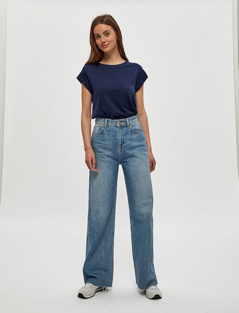 Minus - Leti T-shirt - t-shirts - black iris - 5