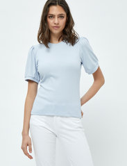 Minus - Johanna T-shirt - laveste priser - ibiza blue - 2