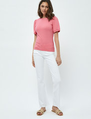 Minus - Johanna T-shirt - laveste priser - pink flamingo - 3