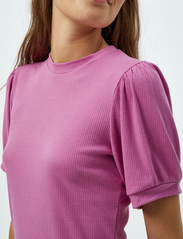Minus - Johanna T-shirt - die niedrigsten preise - super pink - 5