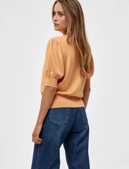 Minus - Liva Strik T-Shirt - sweaters - apricot tan melange - 3