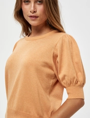 Minus - Liva Strik T-Shirt - gensere - apricot tan melange - 4