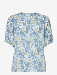 Minus - Sarana shirt - kortärmade blusar - blue heaven print - 1