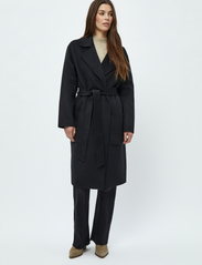 Minus - Chantal coat - pitkät talvitakit - sort - 2