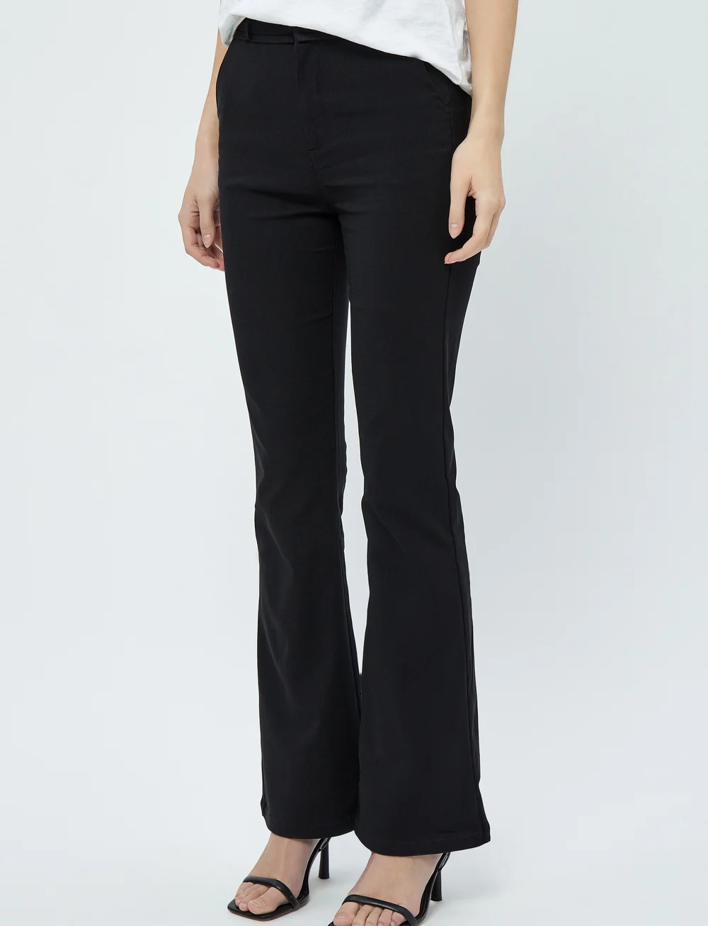 Minus - Carma flared pants - utsvängda byxor - sort - 3