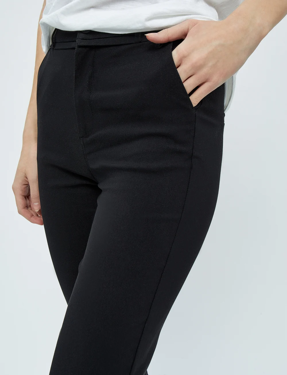 Minus - Carma flared pants - utsvängda byxor - sort - 4
