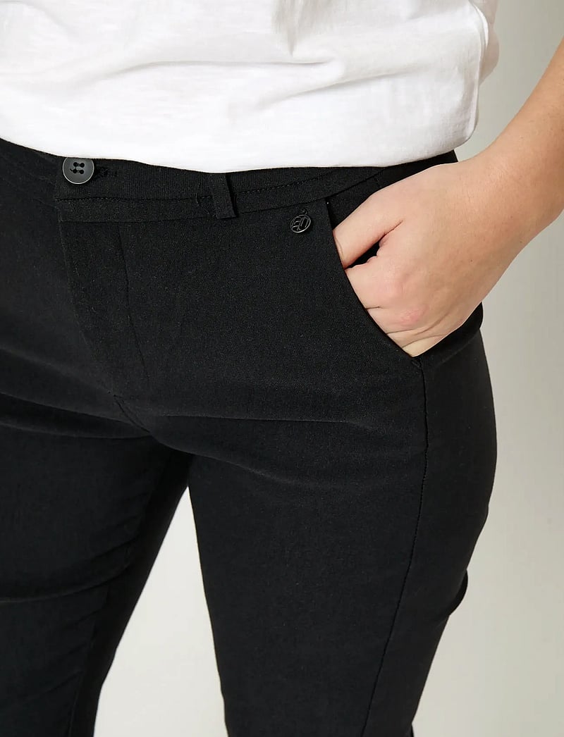 Minus - Carma Flared Bukser - nuo kelių platėjančios - sort - 5