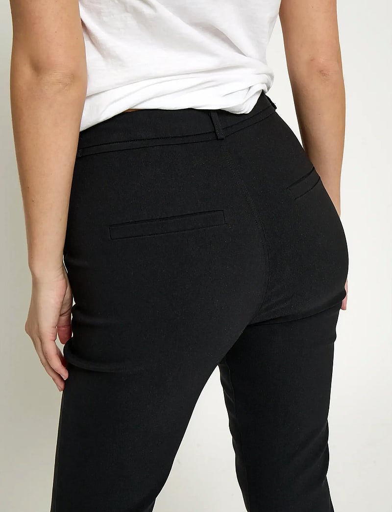 Puma Classics wijd uitlopende broek voor dames Puma Classics wijd uitlopende broek voor dames