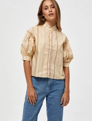 Minus - Yuna Shirt - kortermede bluser - yellow straw stripes - 2