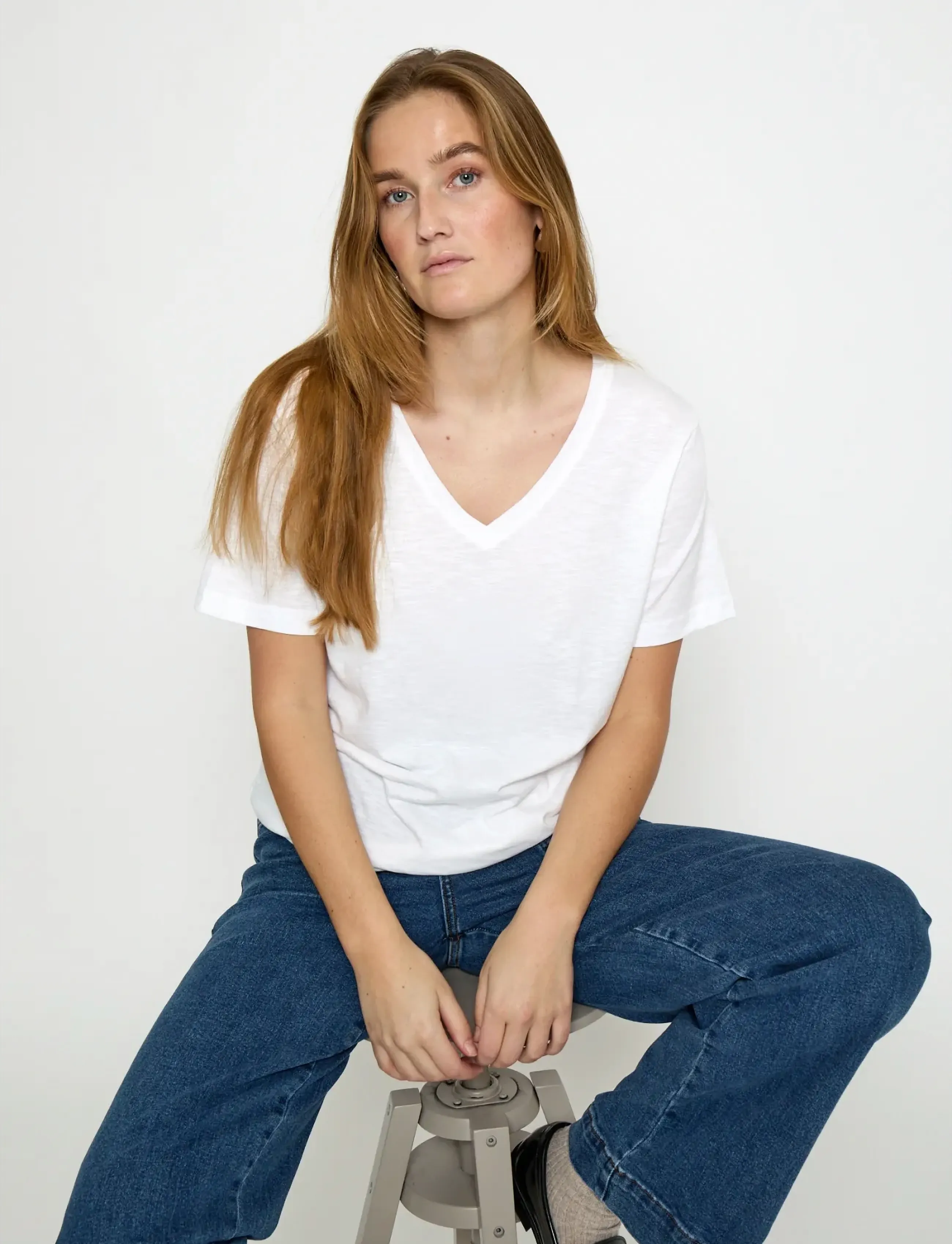 Minus Leti V-Hals T-Shirt dam – bild 5