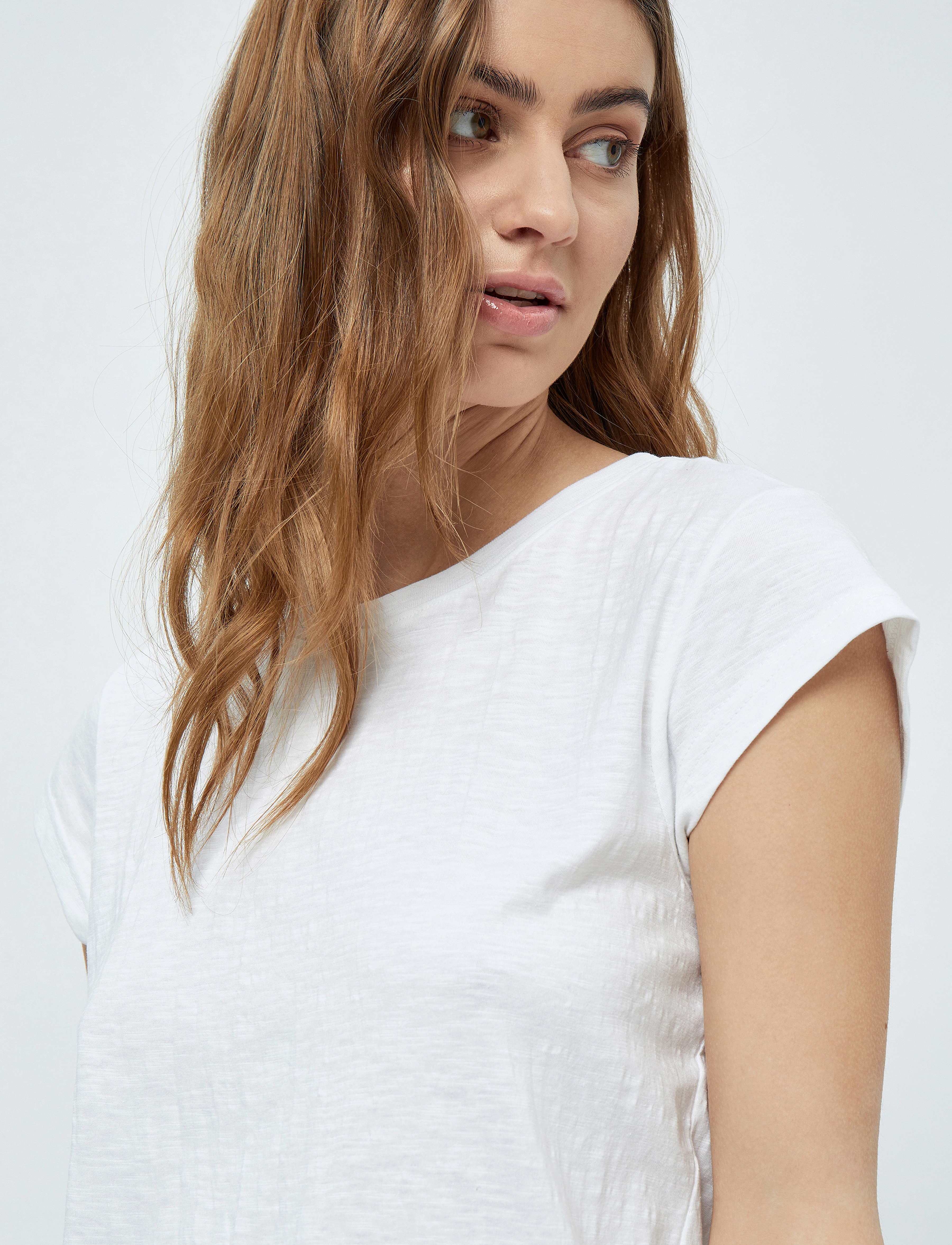 Minus Leti V-Hals T-Shirt dam – bild 6