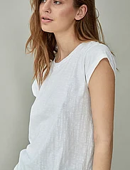 Minus - Leti V-hals T-shirt - laveste priser - hvid - 8