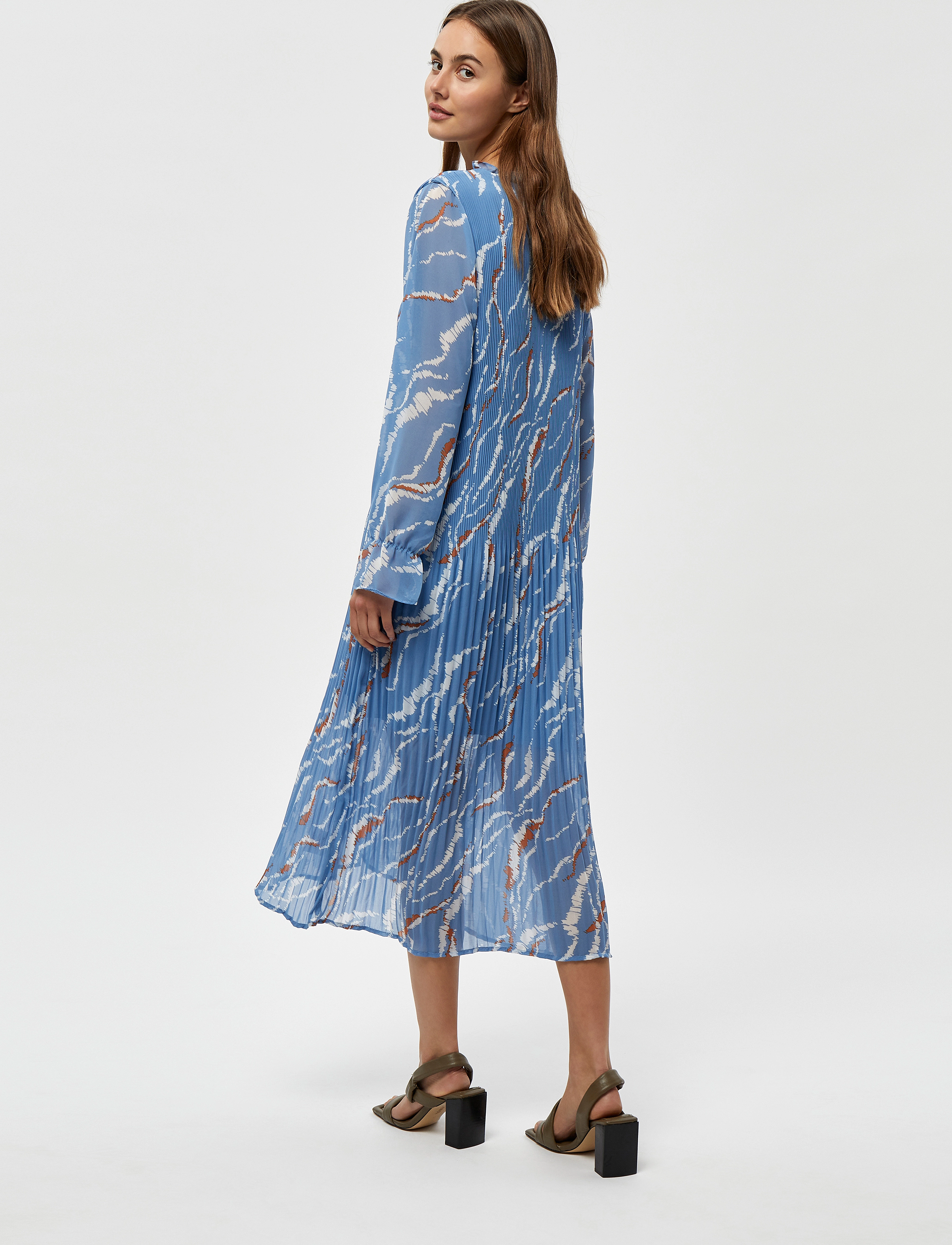Minus - Rikka Mia V-neck Long Dress - denim blue graphic print - 3
