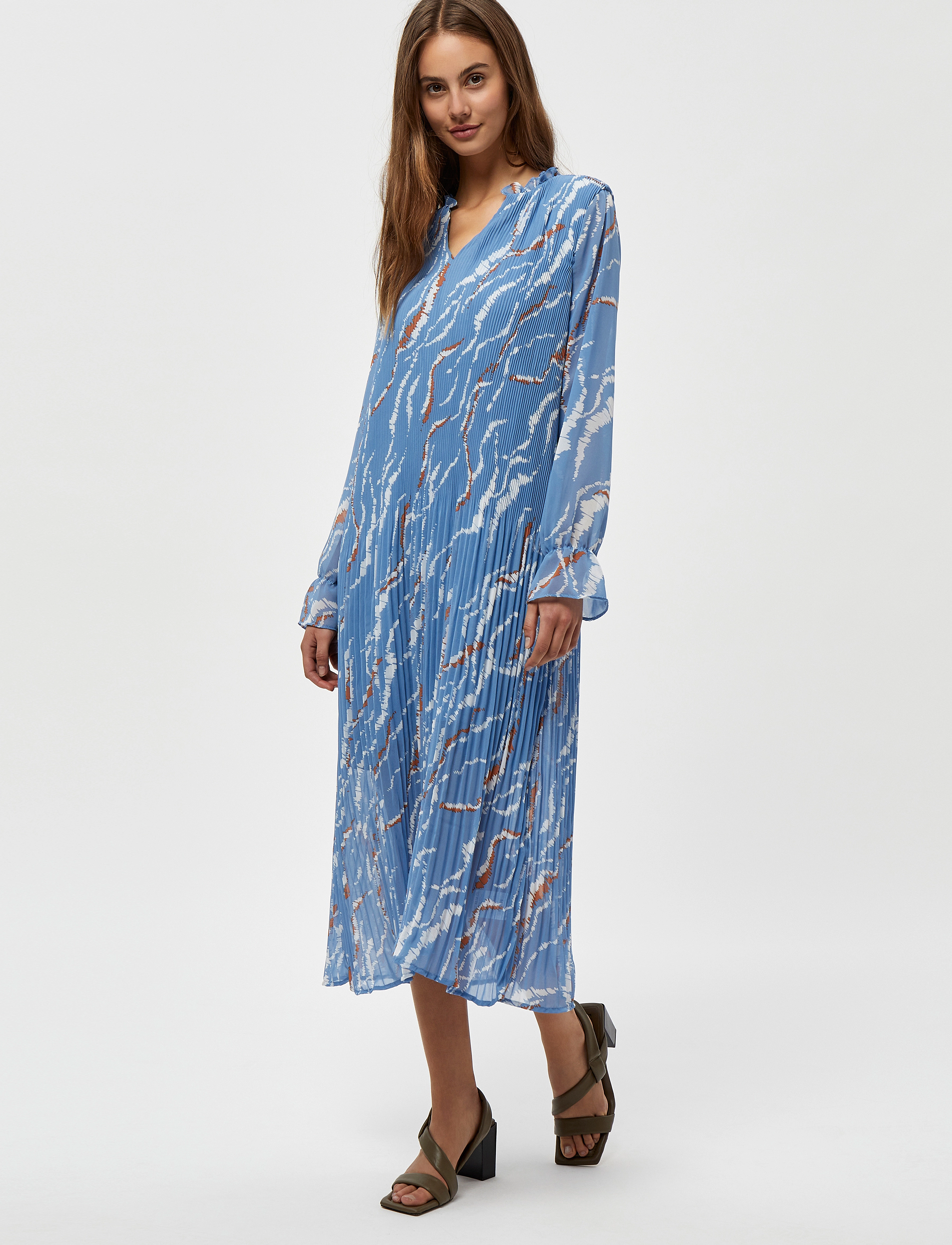 Minus - Rikka Mia V-neck Long Dress - denim blue graphic print - 5