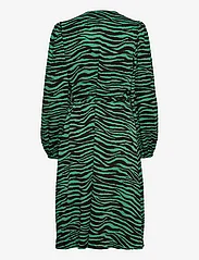 Minus - Evelyn Wrap Dress - omslagskjoler - apple green animal print - 1