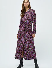 Minus - Sadia Shirtdress - hemdkleider - raspberry bloom print - 2