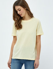 Minus - Cathy Gots Tee - t-shirts - lemon sorbet - 2