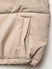 Minus - Alexis Short Puffer Vest 3 - polsterētas vestes - pure cashmere - 7