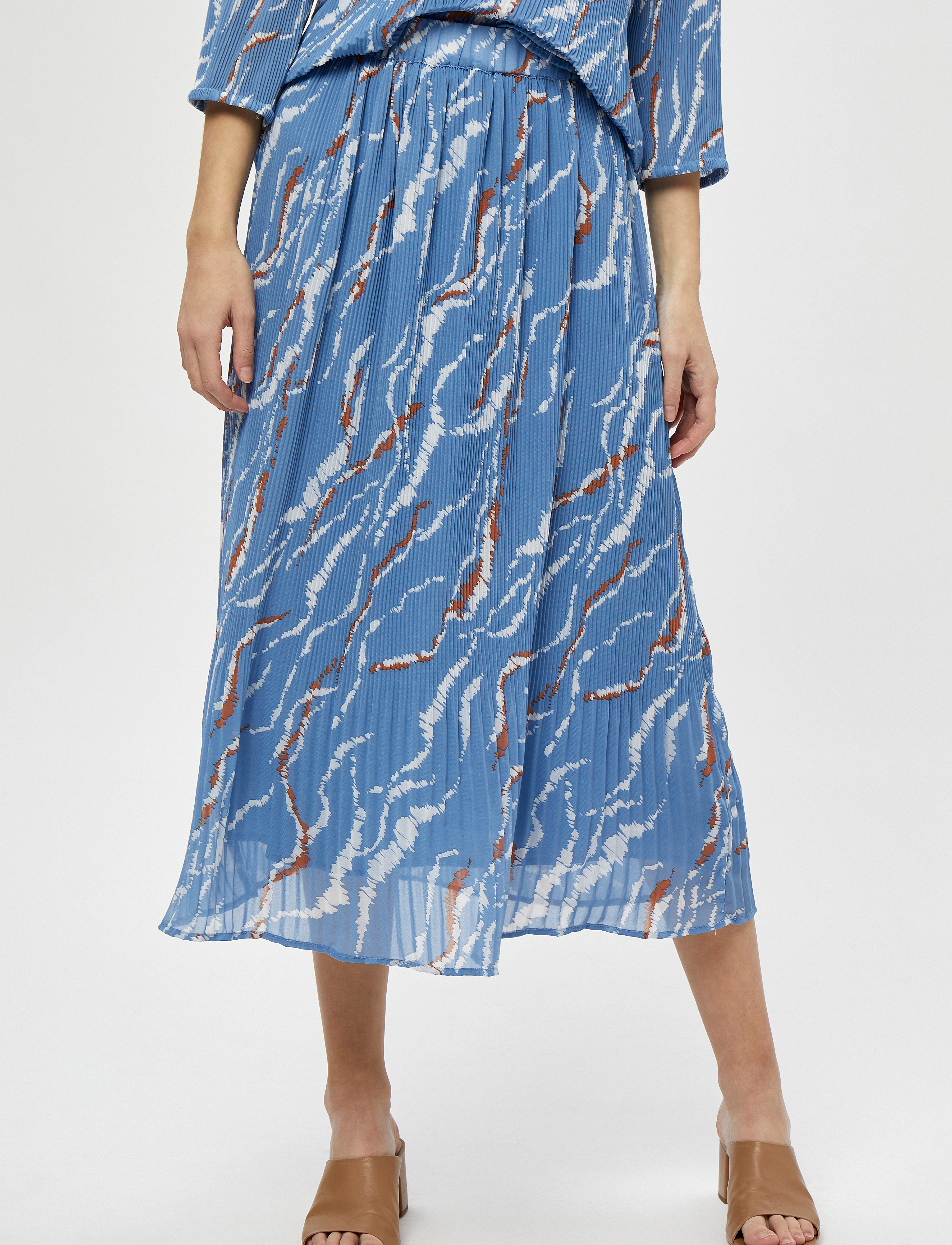 Minus - Rikka Mia Long Skirt - denim blue graphic print - 2