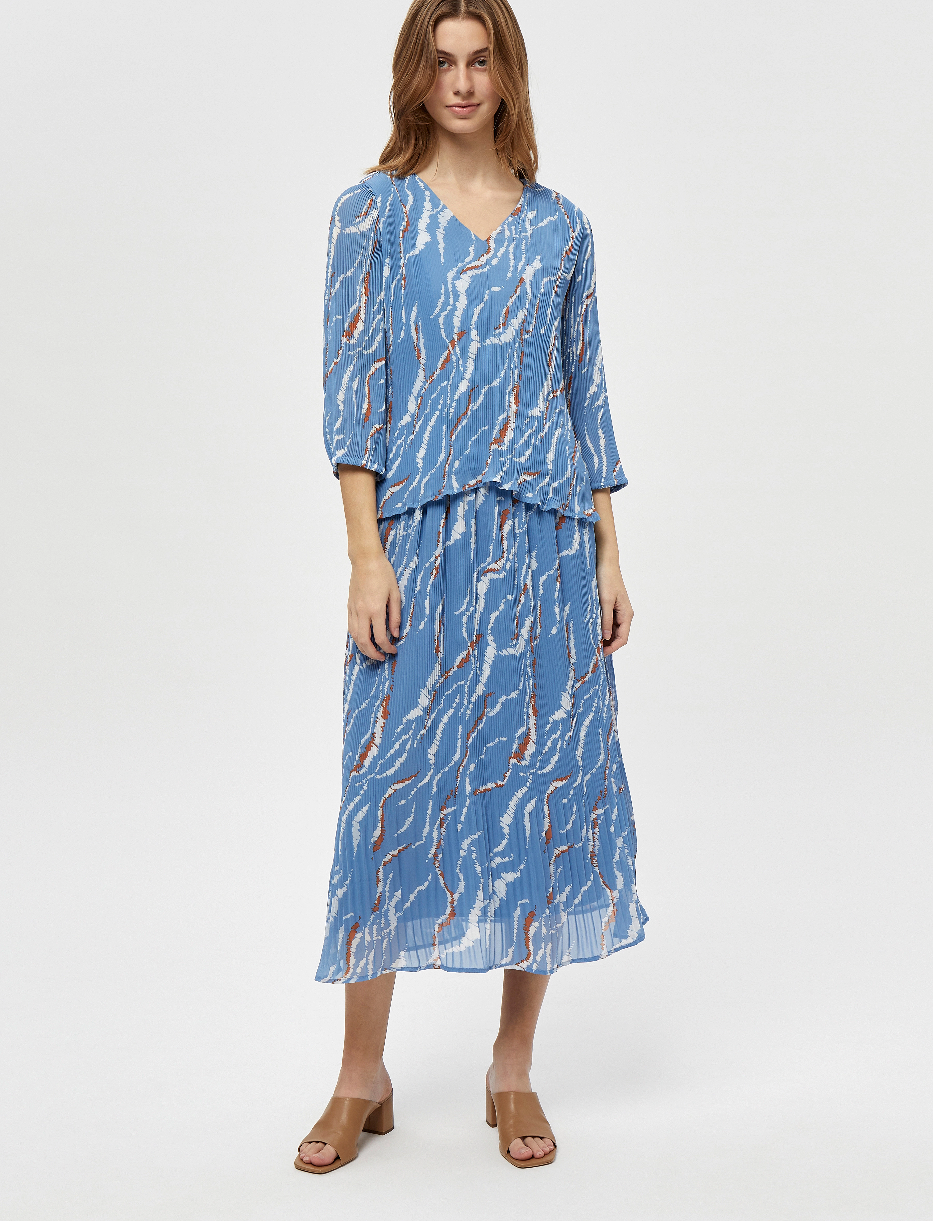 Minus - Rikka Mia Long Skirt - denim blue graphic print - 4