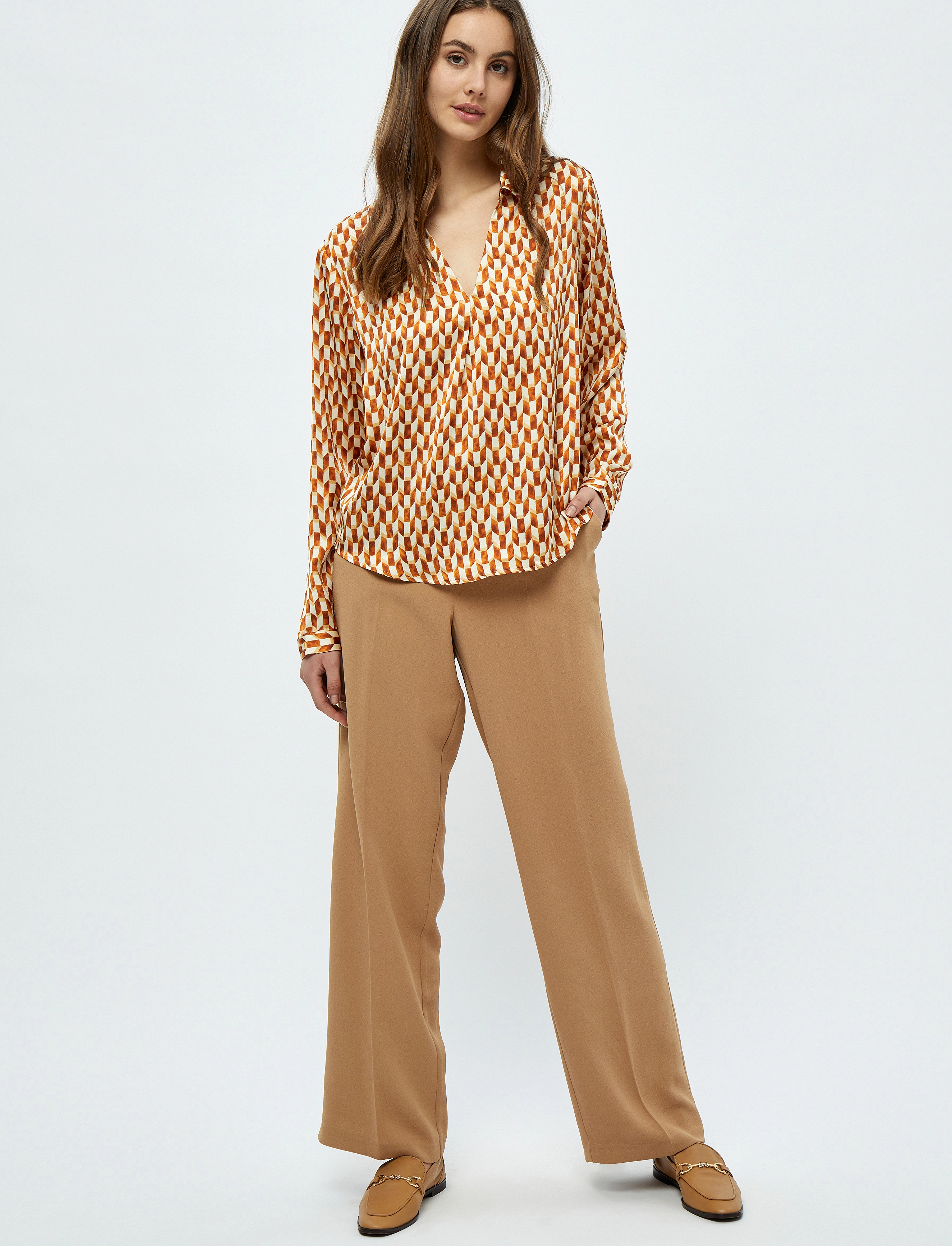 Minus - Kassaria GRS Blouse 2 - desert sand graphic print - 5