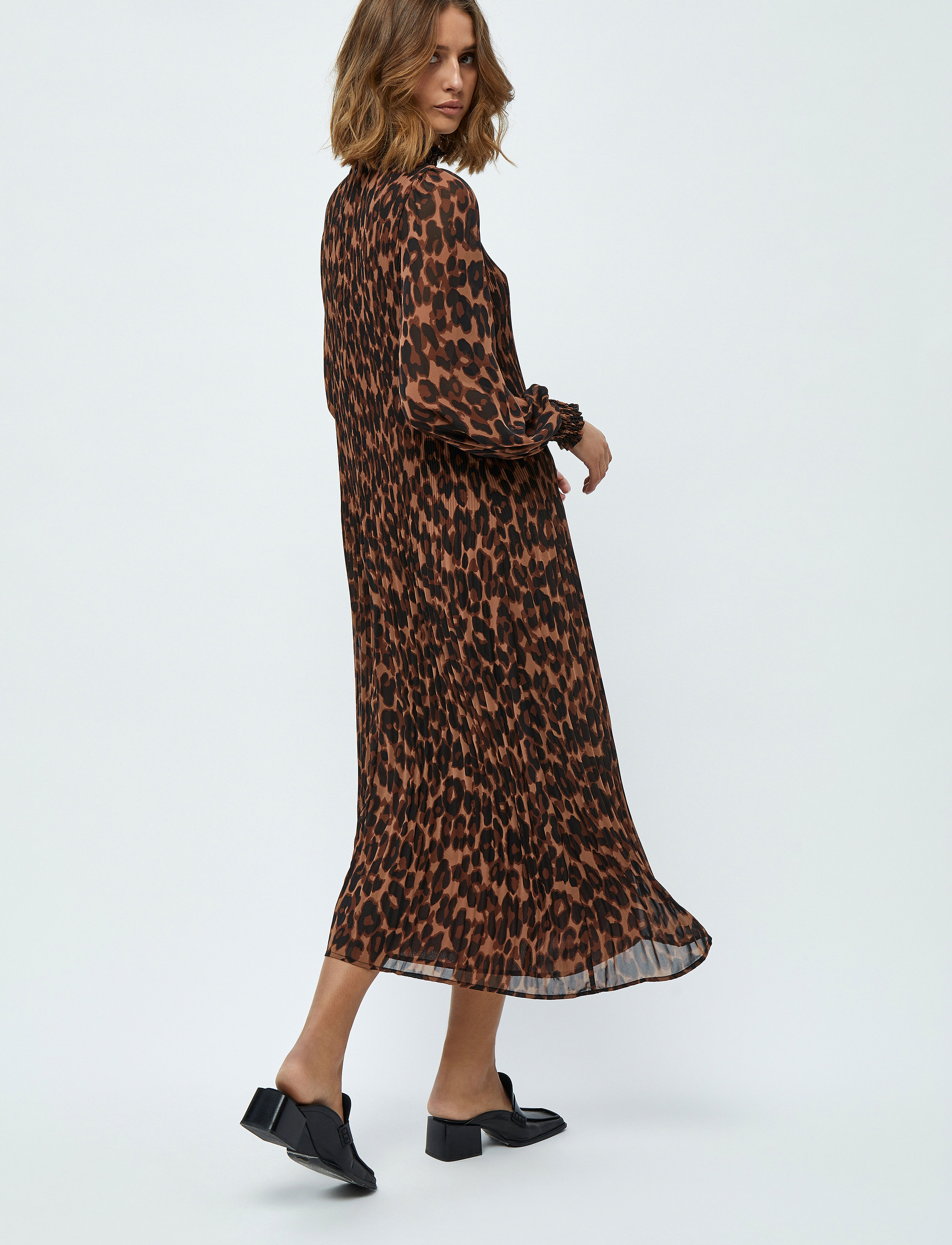 Minus - Mia Smock Lang Kjole - brown leo print - 3