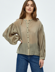 Minus - Frilla Shirt 1 - koszule z długimi rękawami - wood smoke - 2