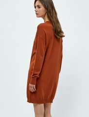 Minus - Gira Knit Dress - strikkede kjoler - desert sand - 3