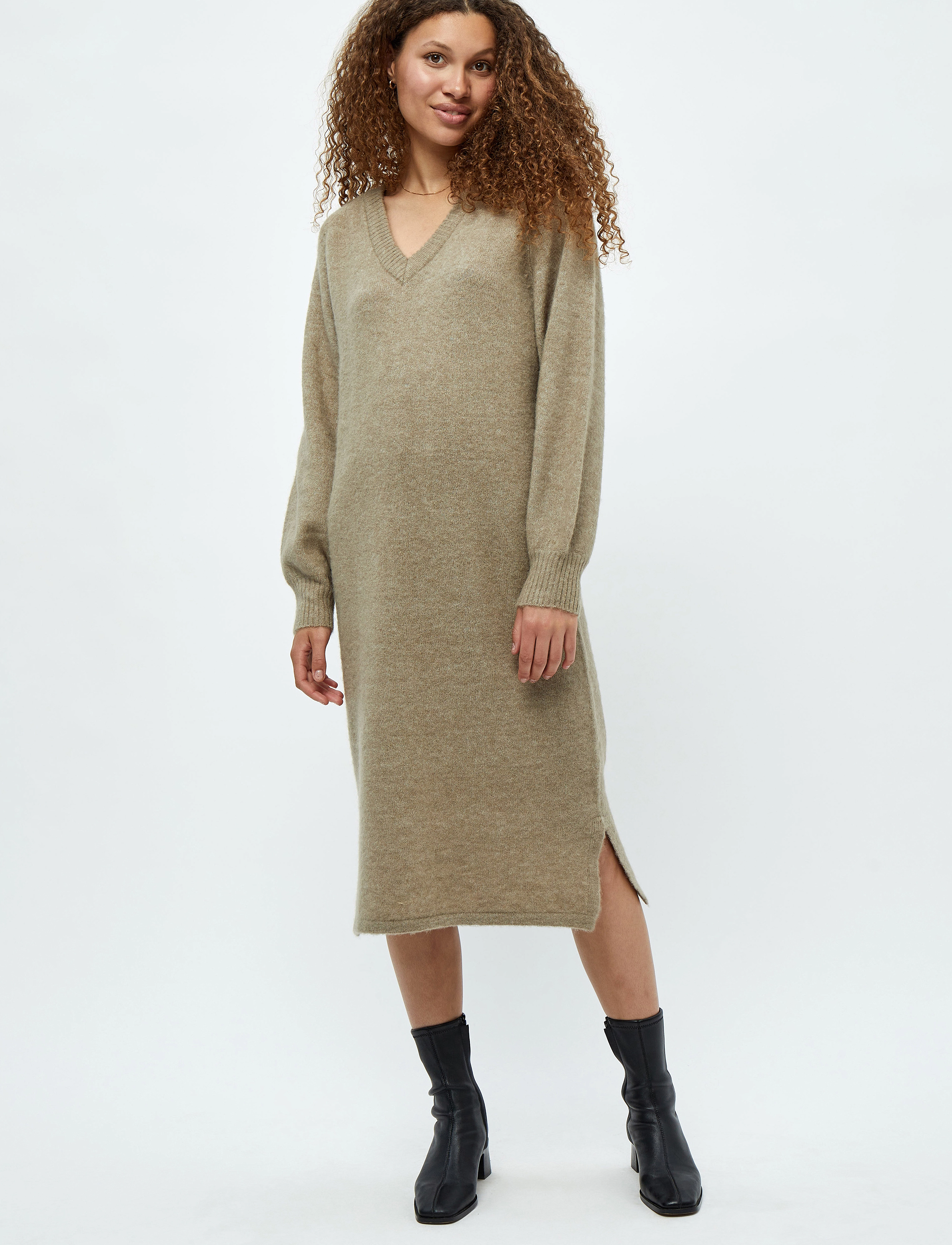 Minus - Filina v- neck knit dress - wood smoke melange - 2