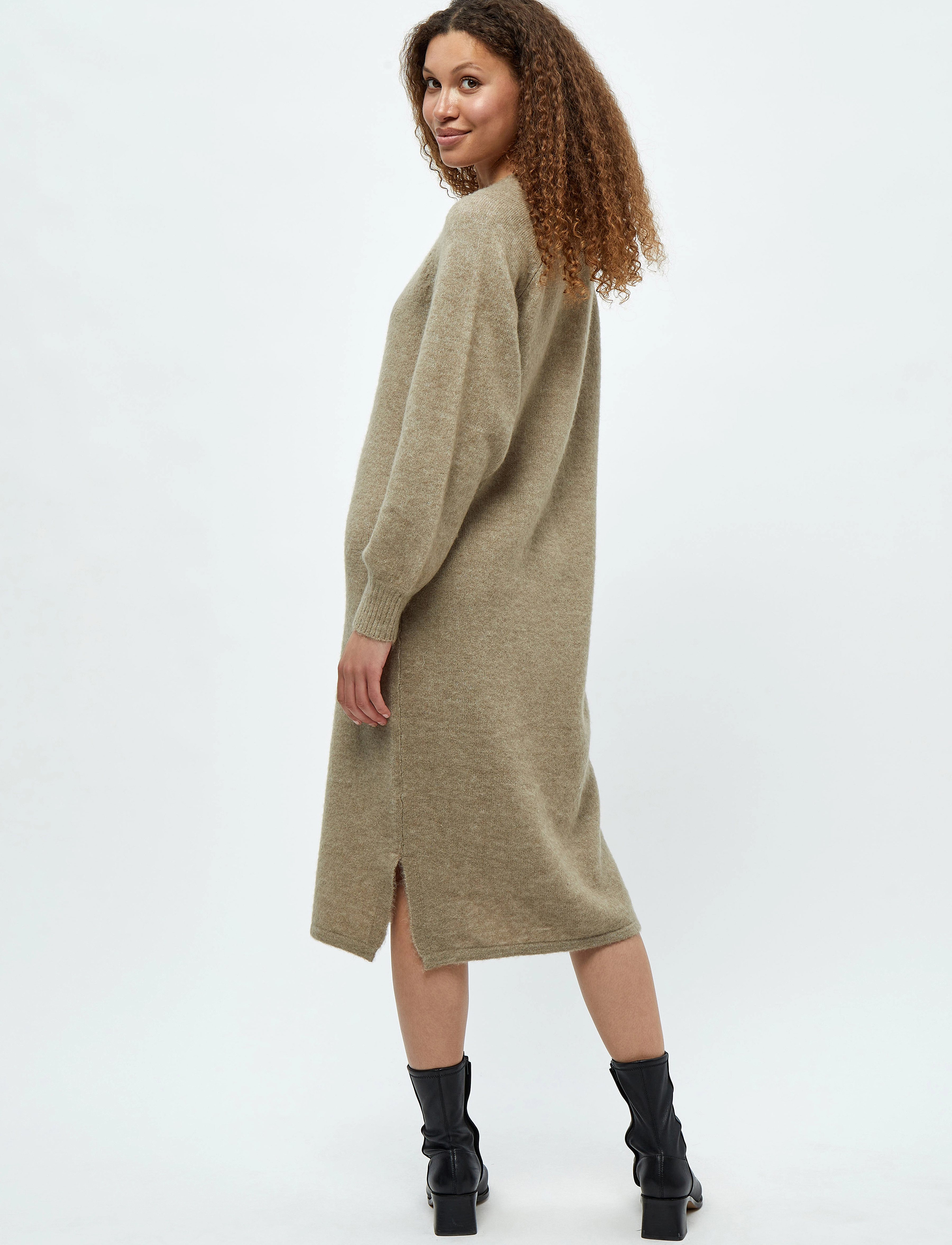 Minus - Filina v- neck knit dress - wood smoke melange - 3