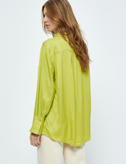 Minus - Kamia Oversized Skjorte - langermede skjorter - bright lime - 3